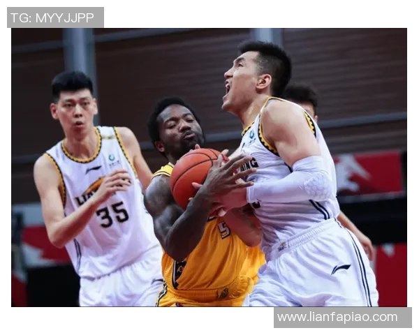 克鲁塞罗迎战智利大学展开激烈较量球迷期待精彩对决